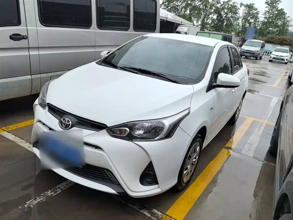 Toyota Yaris L 2021