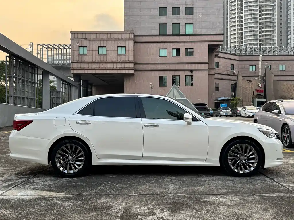 Toyota Crown — миниатюра 29