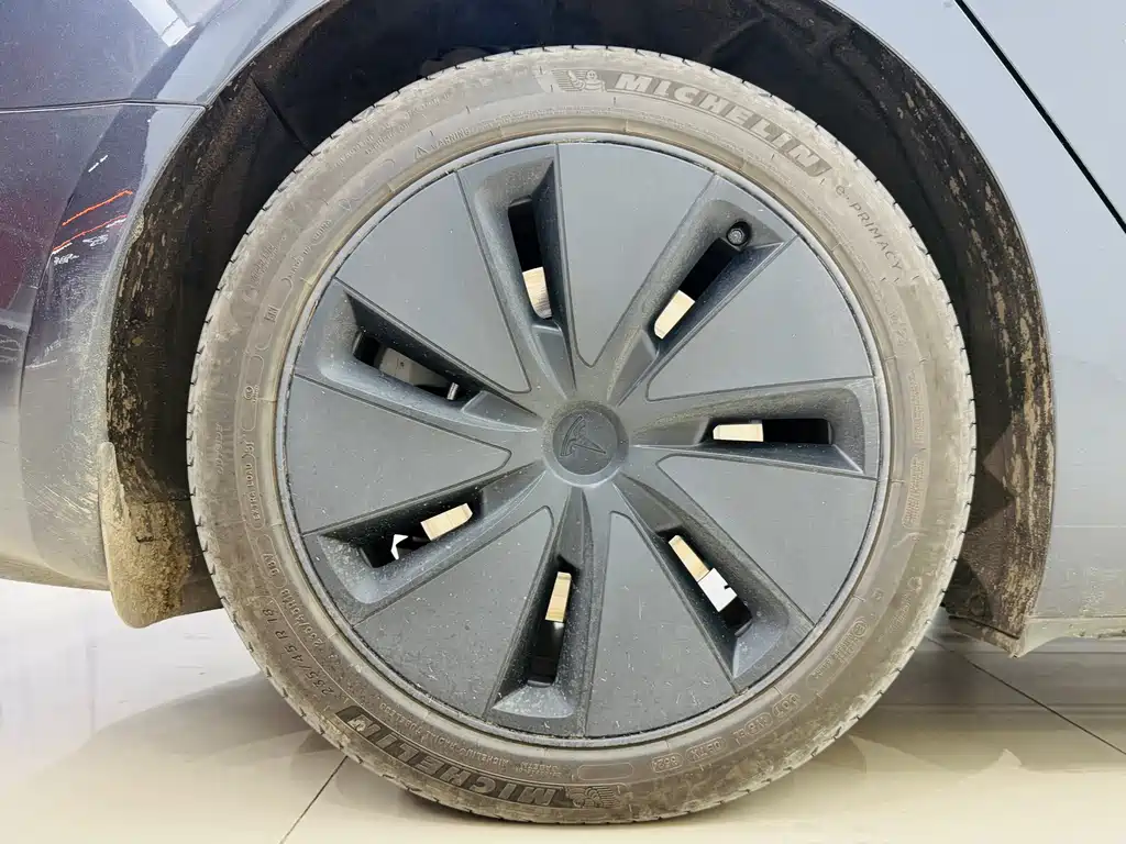 Tesla Model 3 — миниатюра 18