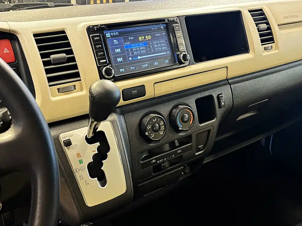Toyota Hiace — миниатюра 12