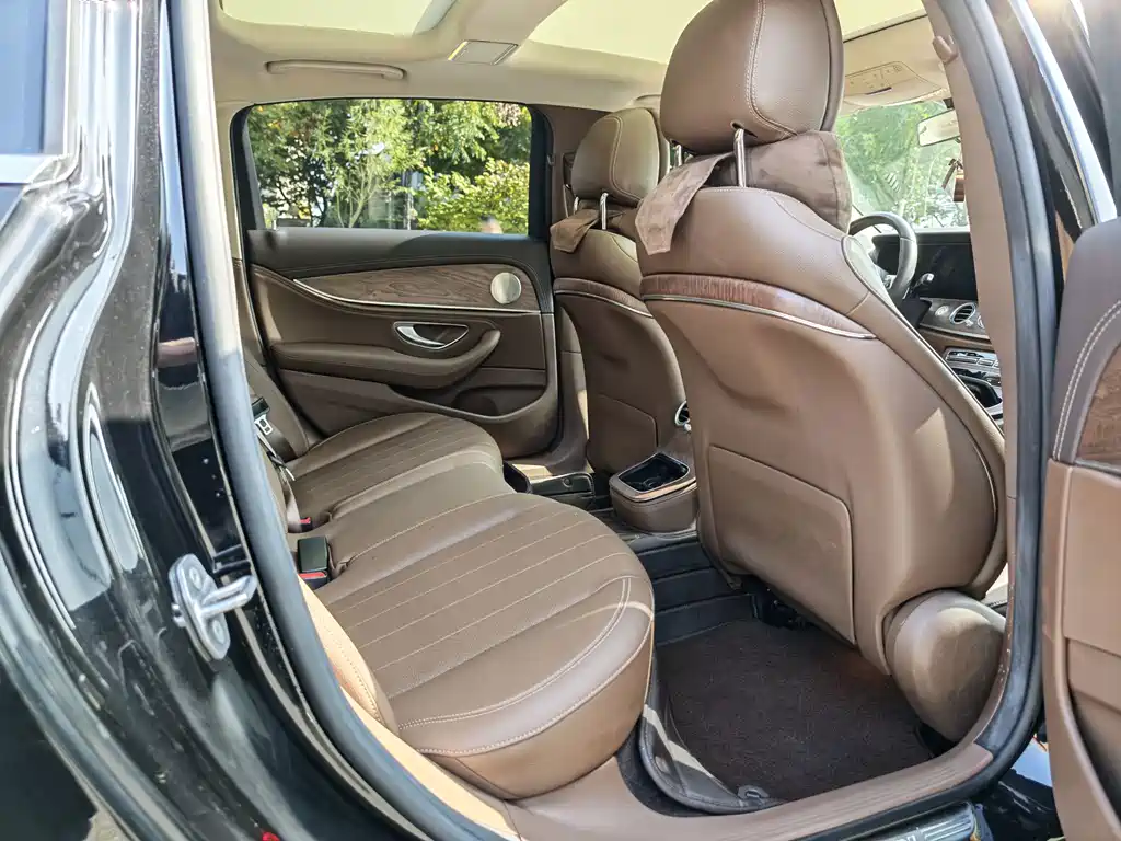 Mercedes-Benz E-Class — миниатюра 13