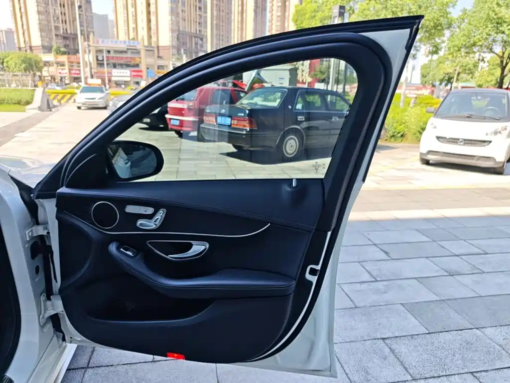 Mercedes-Benz C-Class — миниатюра 5