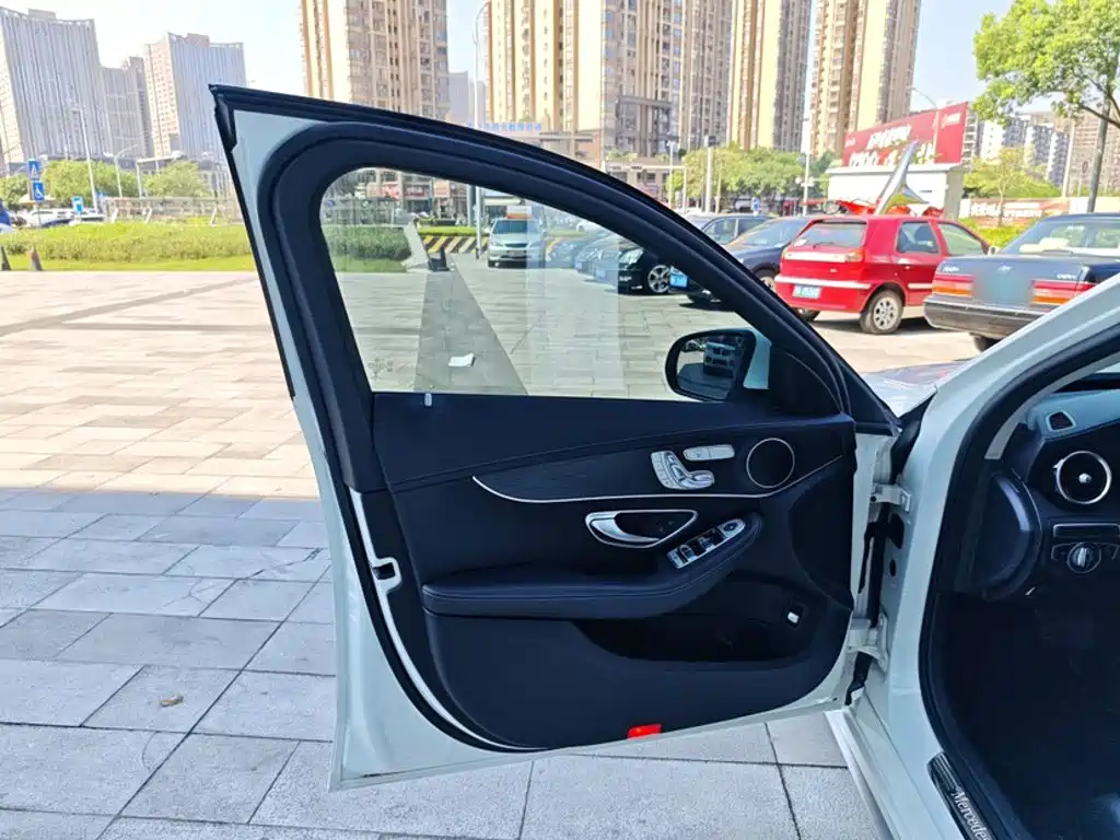 Mercedes-Benz C-Class — миниатюра 7