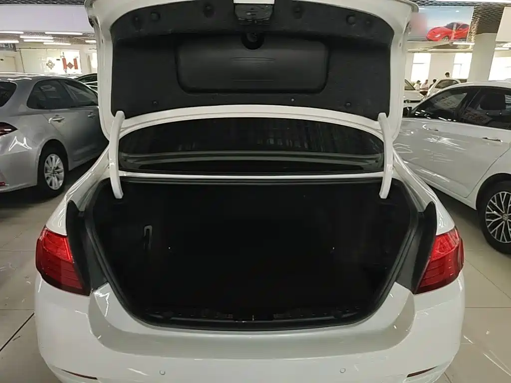 BMW 5 Series — миниатюра 19