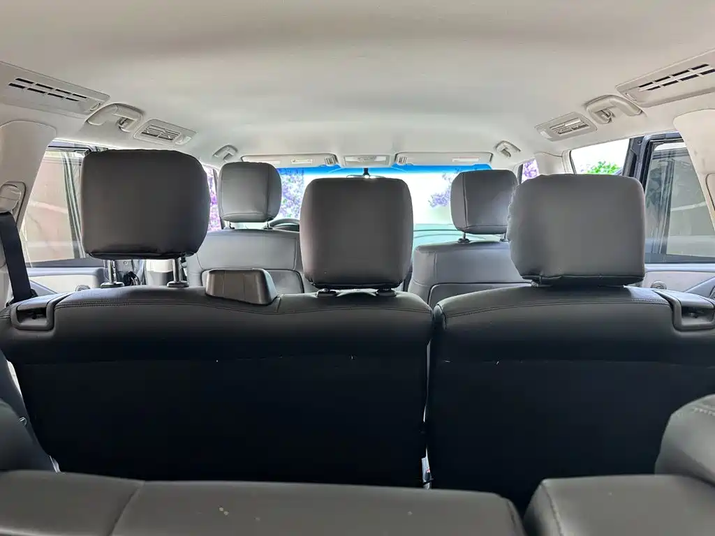 Nissan Patrol — миниатюра 13