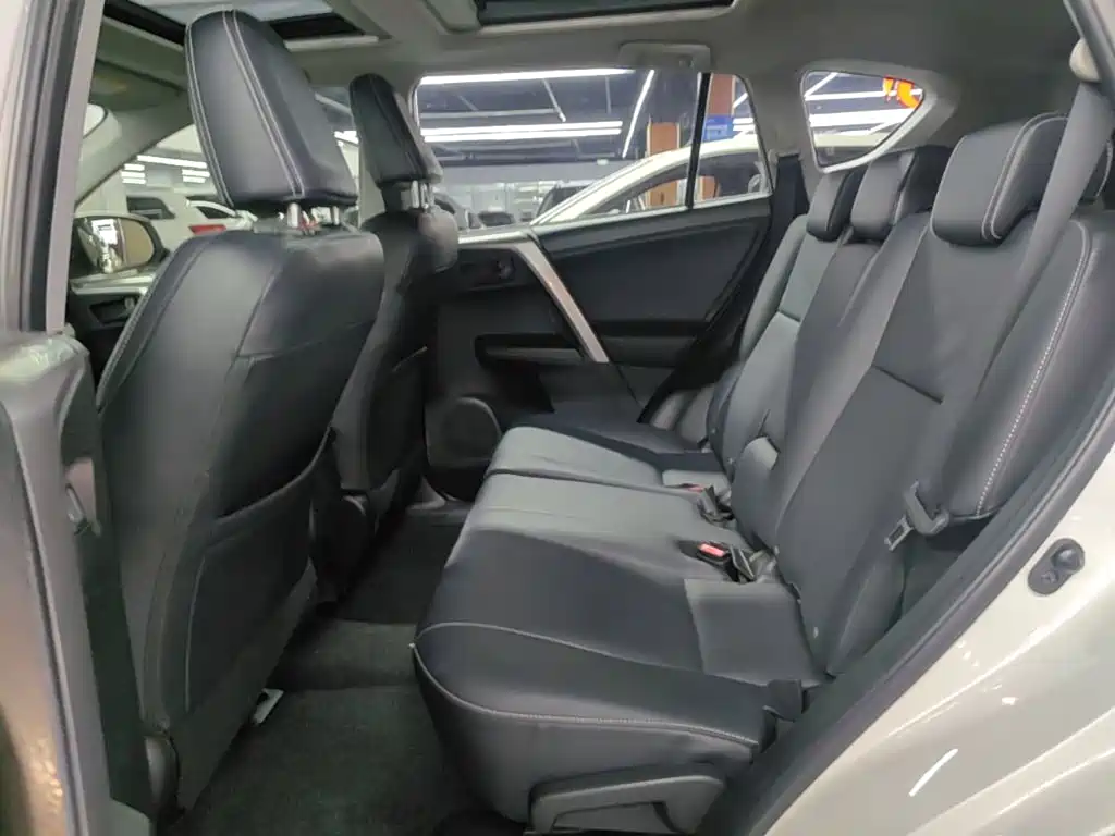 Toyota RAV4 — миниатюра 17