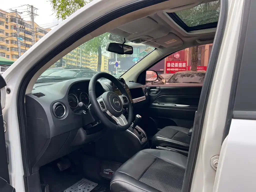 Jeep Compass (Import) — миниатюра 7