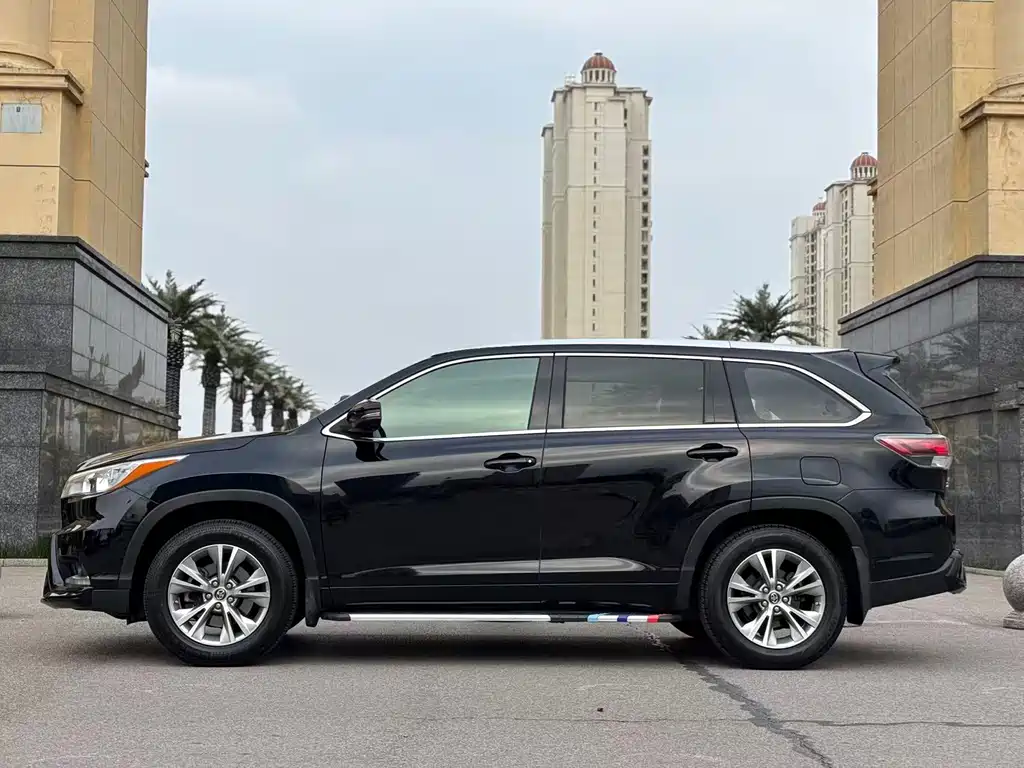 TOYOTA HIGHLANDER