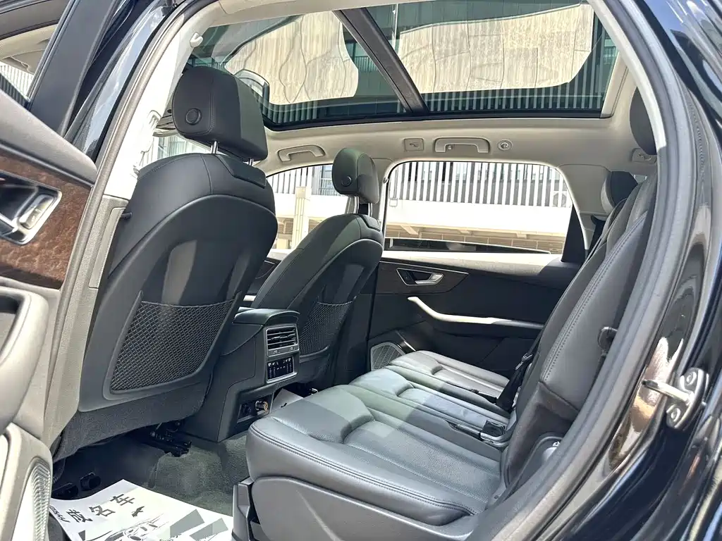 Audi Q7 — миниатюра 5