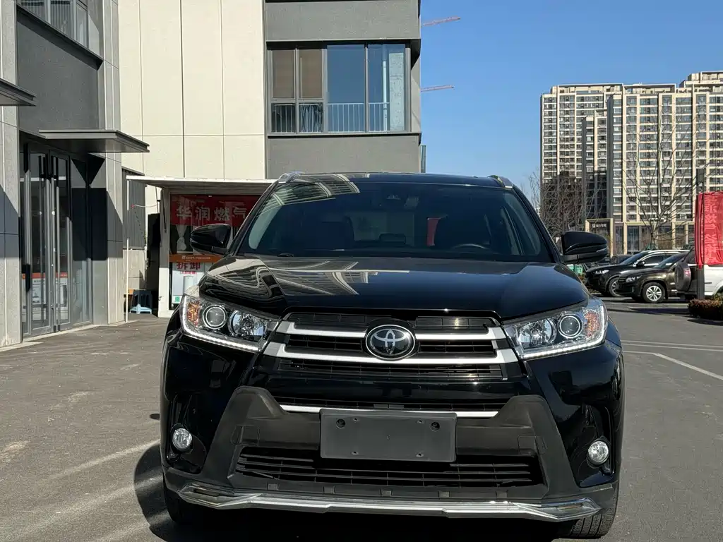 TOYOTA HIGHLANDER