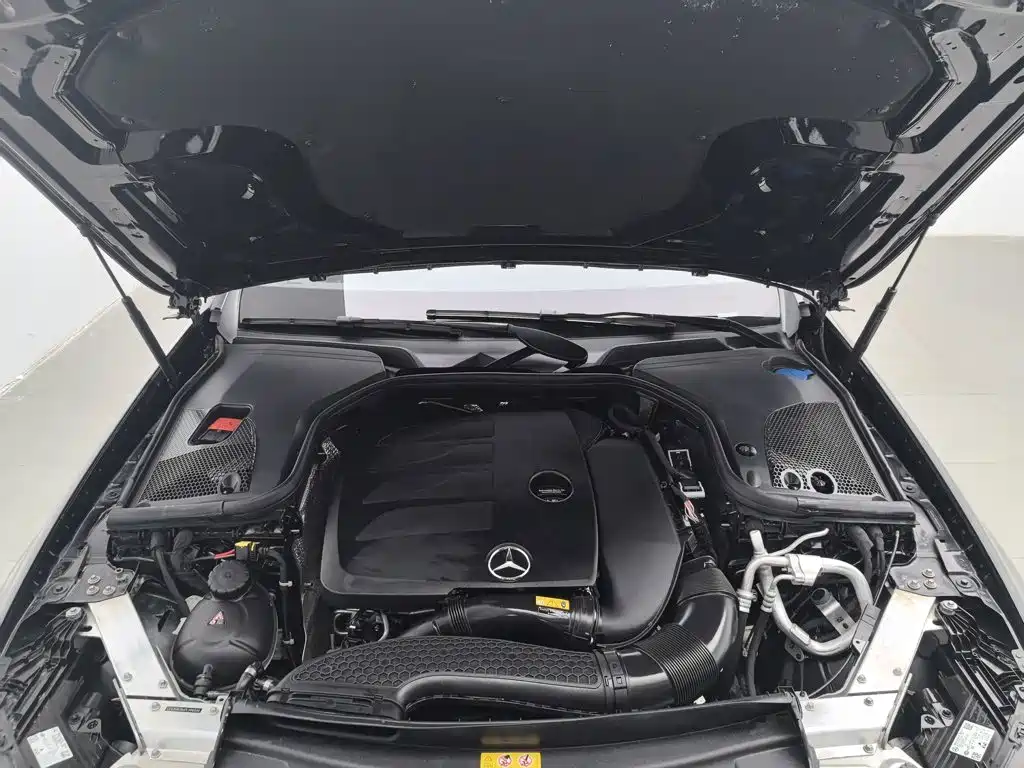 Mercedes-Benz E-Class — миниатюра 6