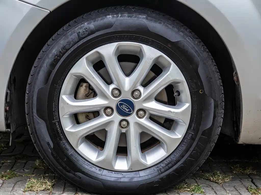 Ford Focus 2013 1.8L AT Fashion