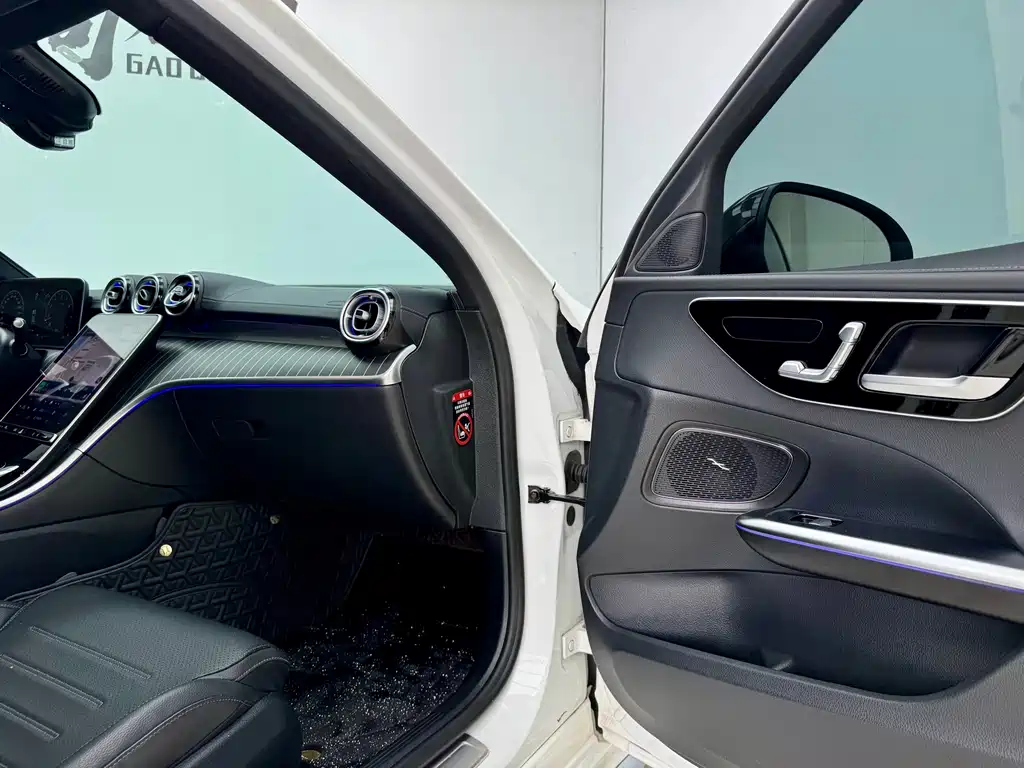 Mercedes-Benz C-Class — миниатюра 12