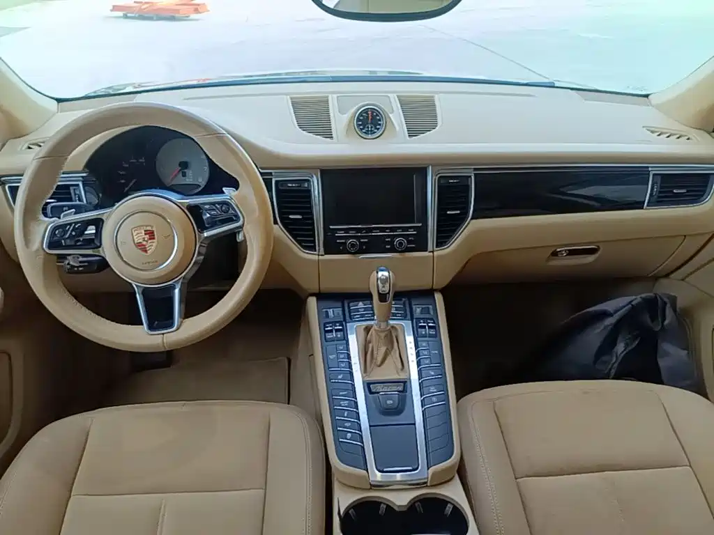 Porsche Macan — миниатюра 10