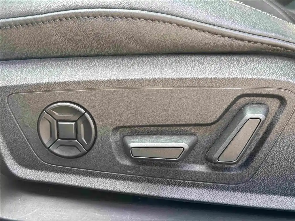 Audi A6L — миниатюра 12