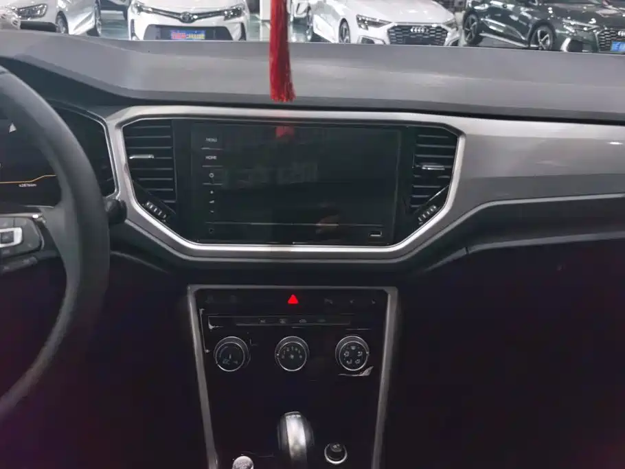 Volkswagen T-Roc — миниатюра 12