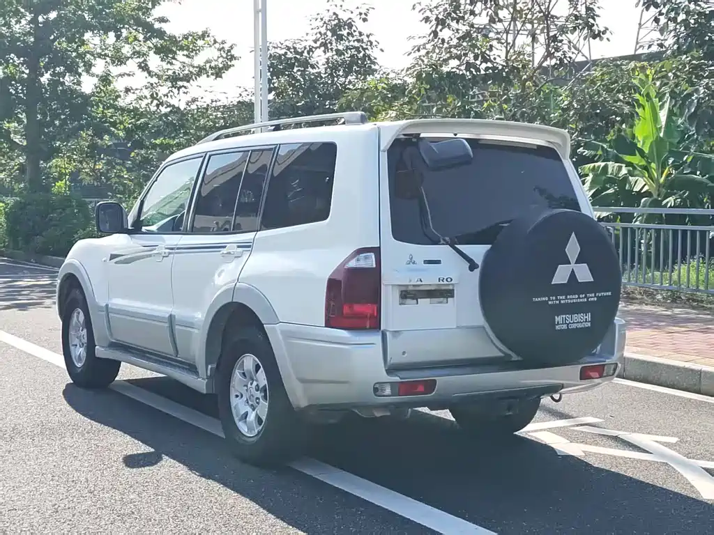 Mitsubishi Pajero (Import) — миниатюра 5