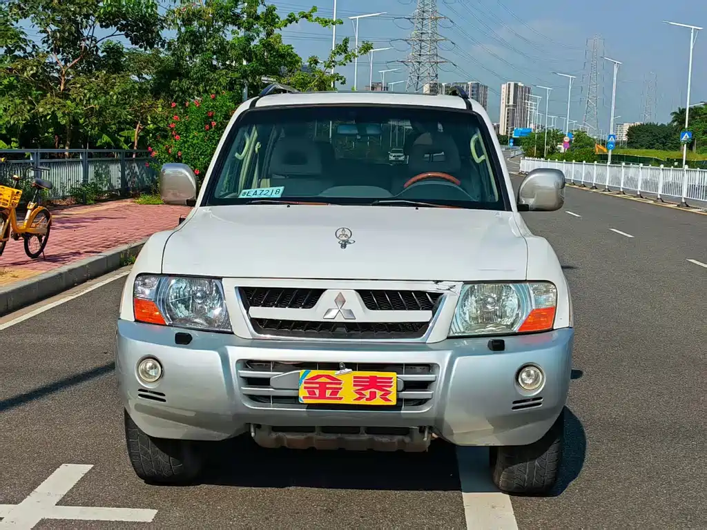 Mitsubishi Pajero (Import)