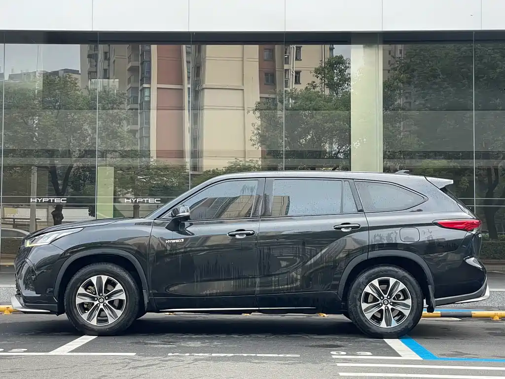 Toyota Crown Kluger — миниатюра 4