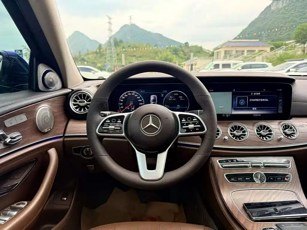 Mercedes-Benz E-Class — миниатюра 4