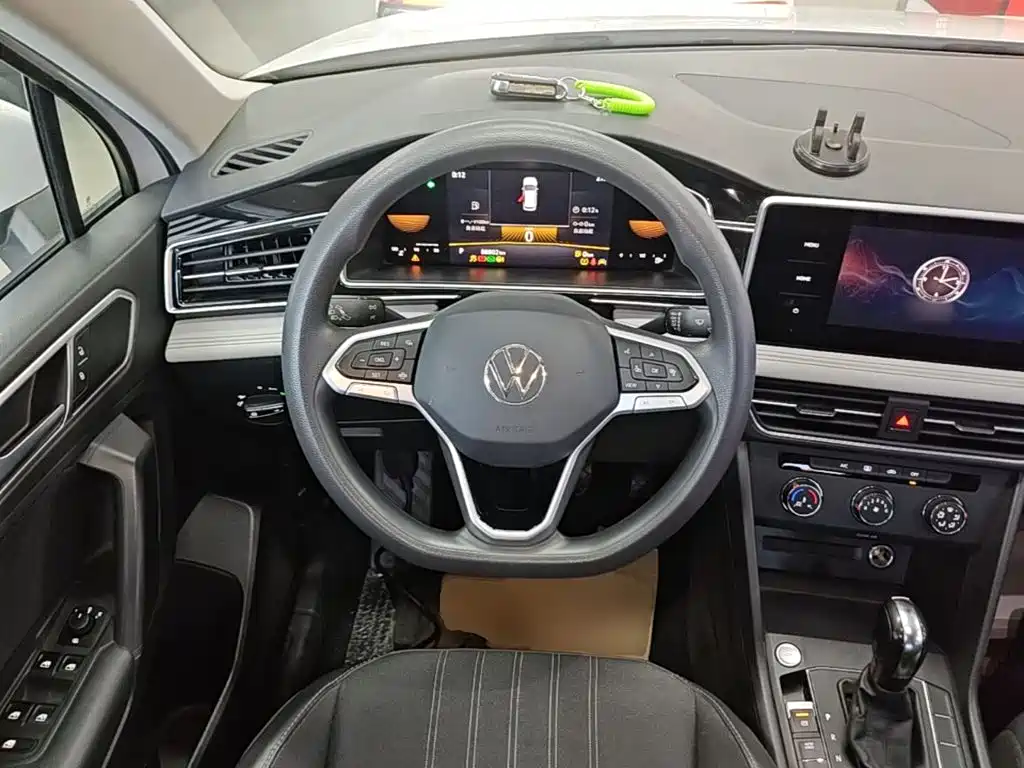 Volkswagen Tiguan L — миниатюра 11