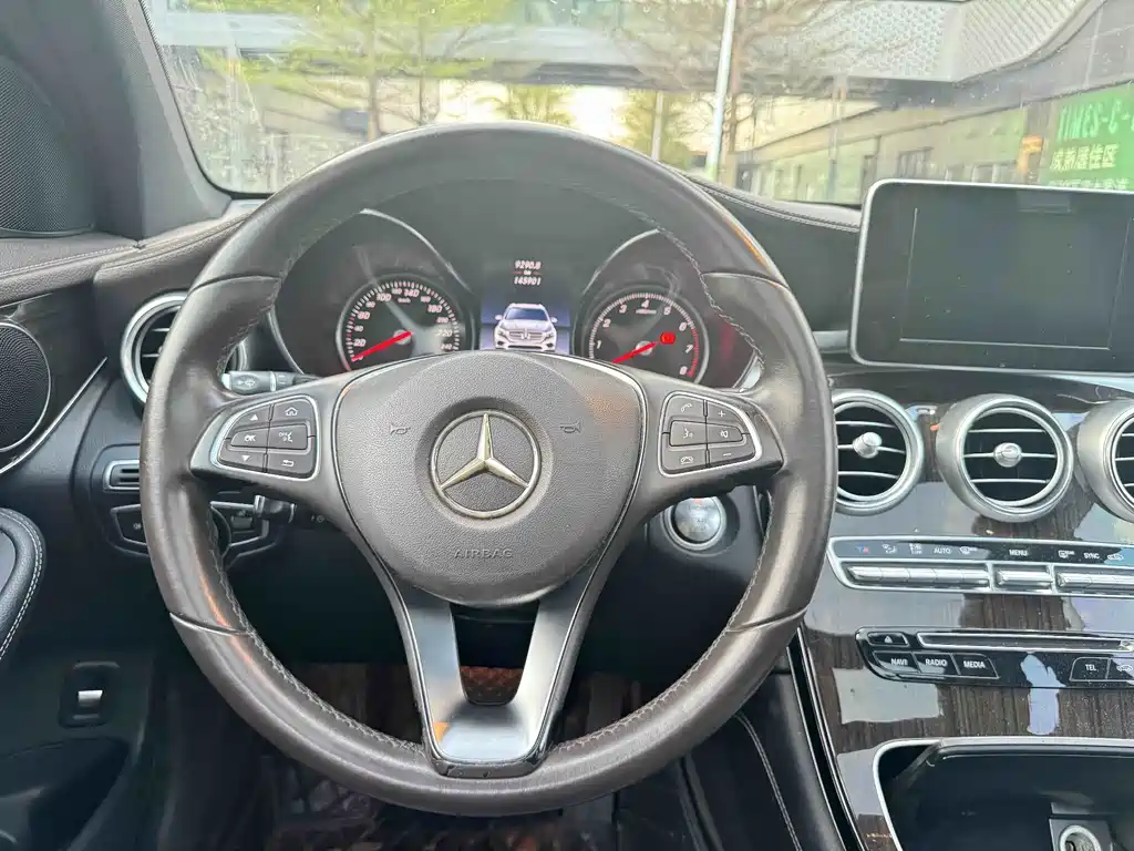 MERCEDES-BENZ GLC