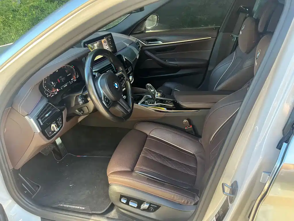 BMW 5 Series — миниатюра 7