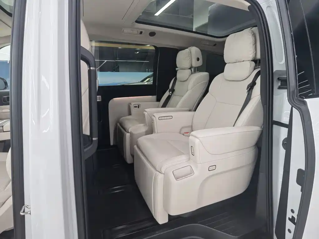 Li Auto MEGA 2025 Home
