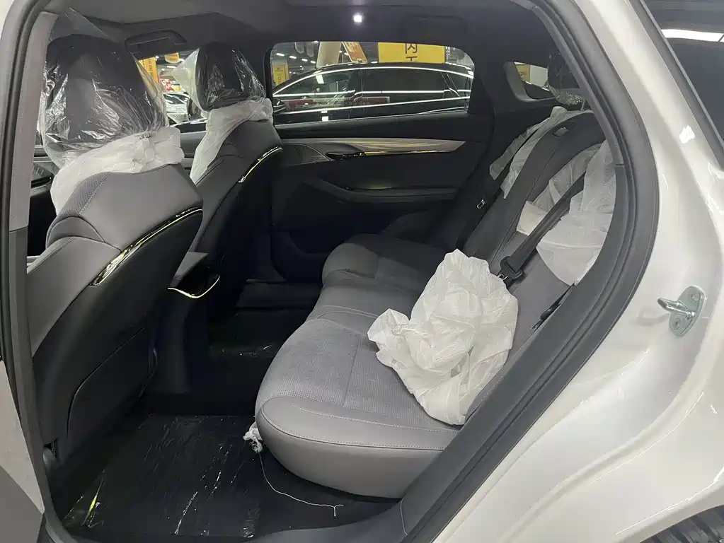 VOYAH LANTU CHASING LIGHT