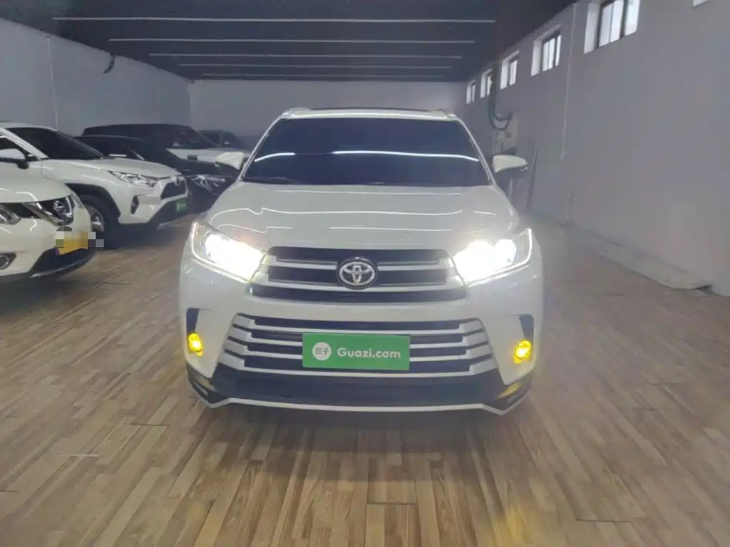 Toyota Highlander 2015 2.0T Luxury 7 мест