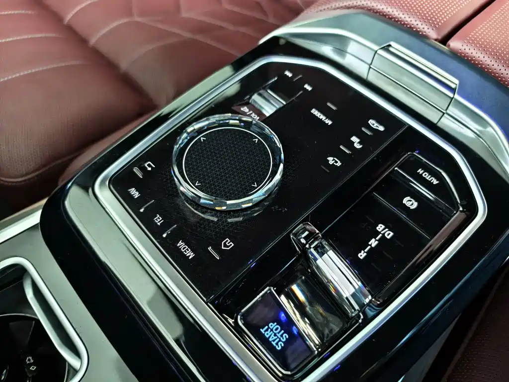 BMW i7 — миниатюра 9