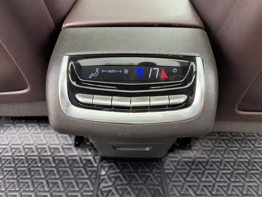 Cadillac XT6 — миниатюра 32