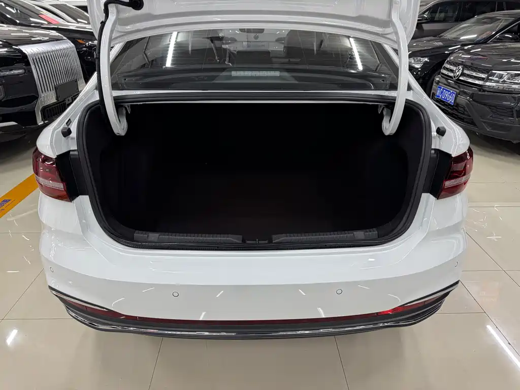 Volkswagen Lavida — миниатюра 11