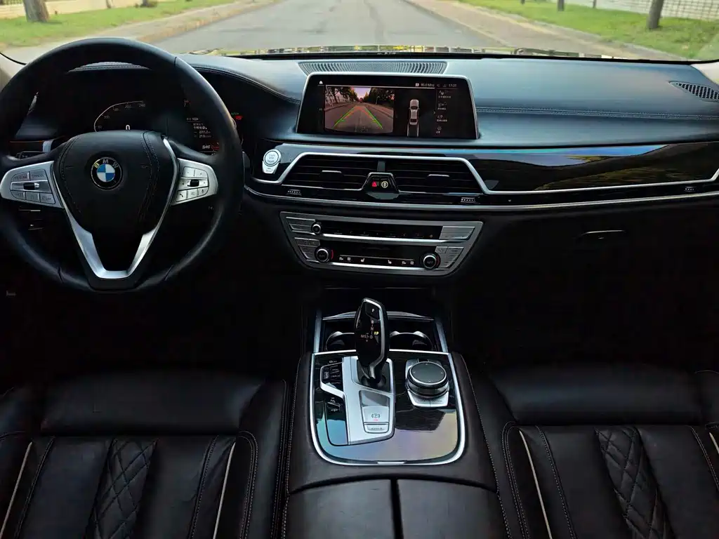 BMW 7 Series — миниатюра 16