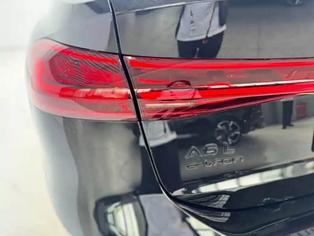 Audi A6L e-tron — миниатюра 11