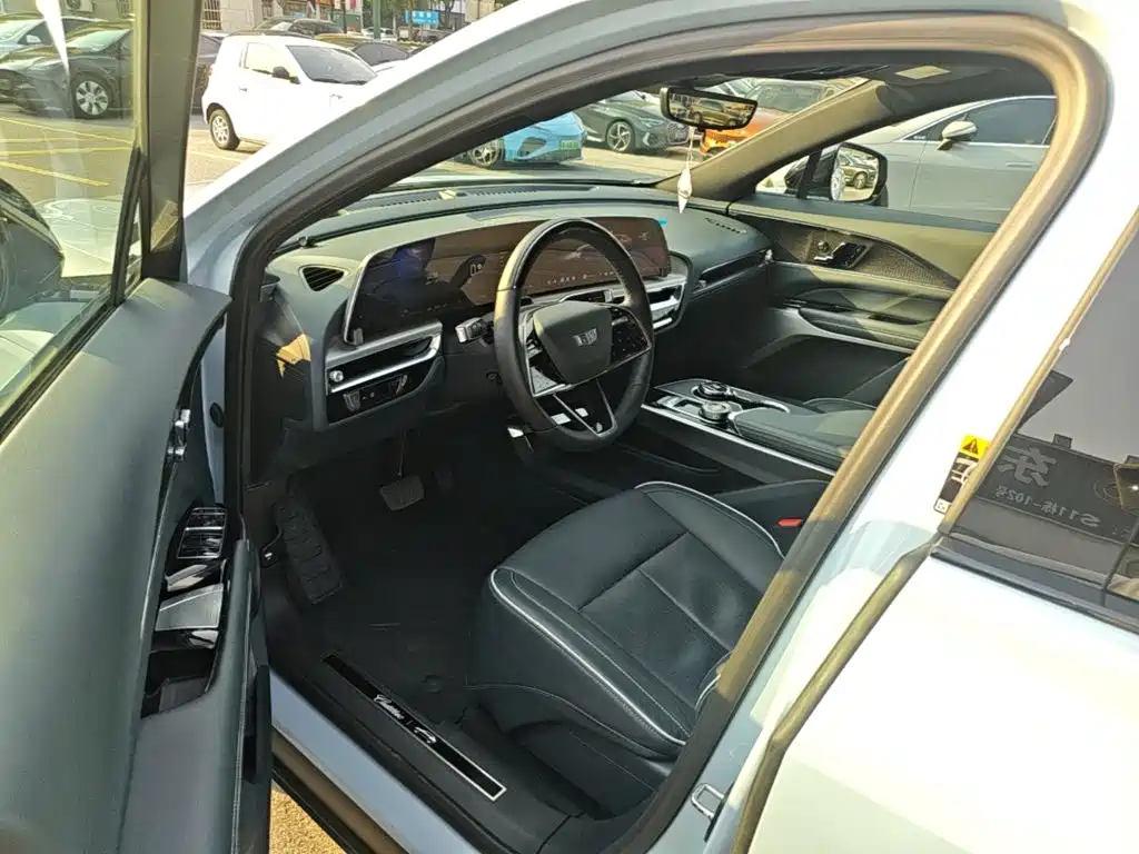 Cadillac Lyriq — миниатюра 16