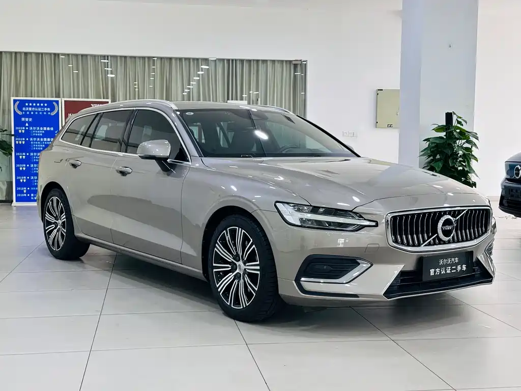 Volvo V60 2021 B5 Luxury