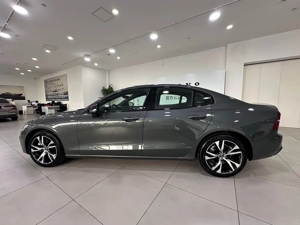 Volvo S60 2026 B5 Sport
