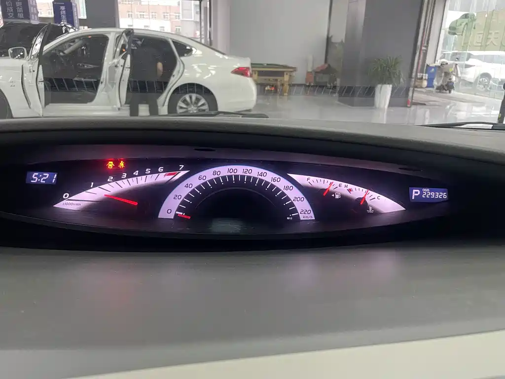 Toyota Previa — миниатюра 10