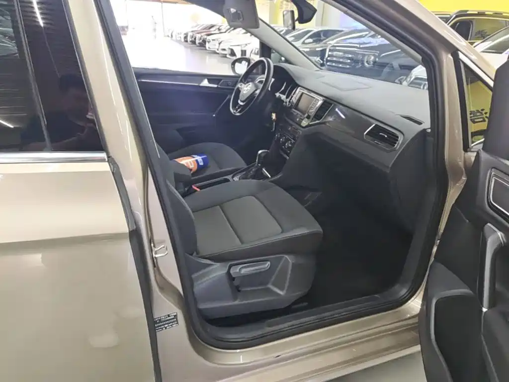 Volkswagen Golf Sportsvan — миниатюра 25
