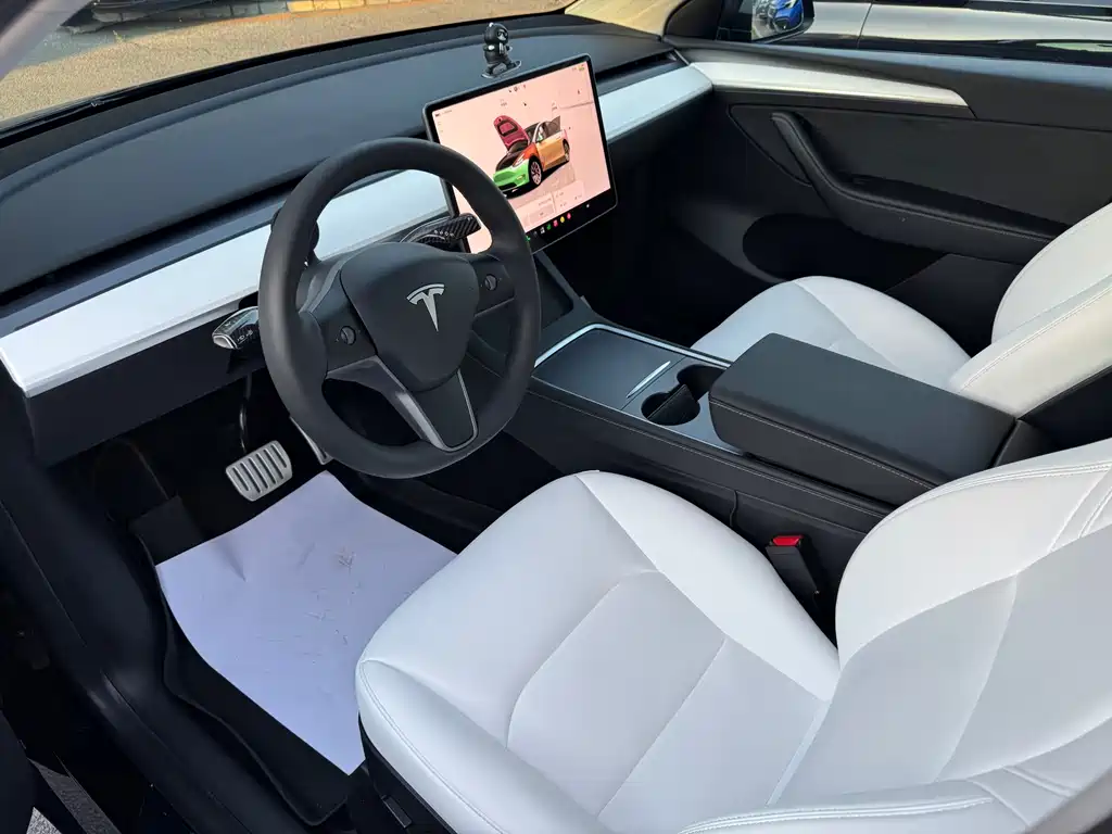 Tesla Model Y — миниатюра 27