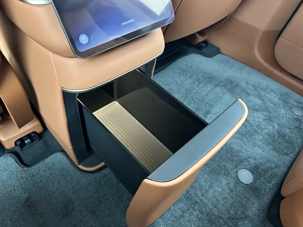 NIO ES8 — миниатюра 16