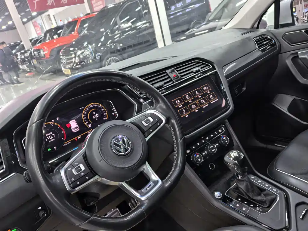 Volkswagen Tiguan L L 2020 330TSI AT R-Line Flagship VI