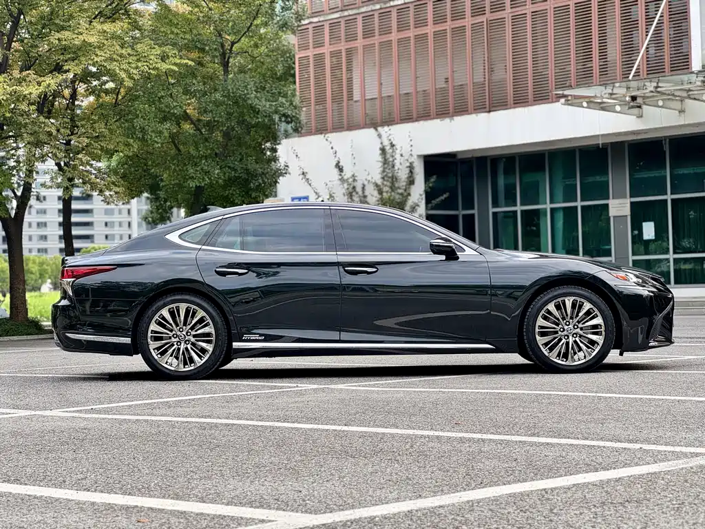 Lexus LS — миниатюра 7