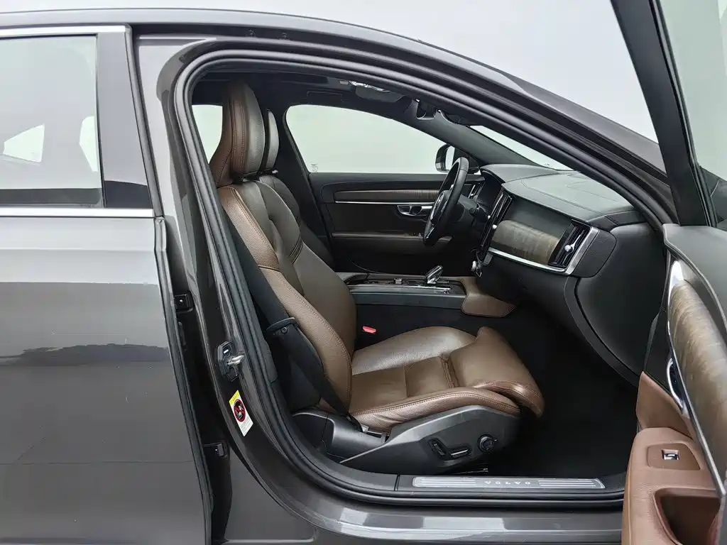 Volvo S90 — миниатюра 23