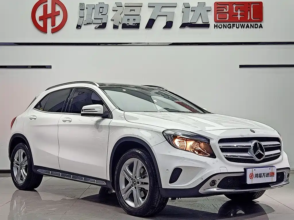 MERCEDES-BENZ GLA