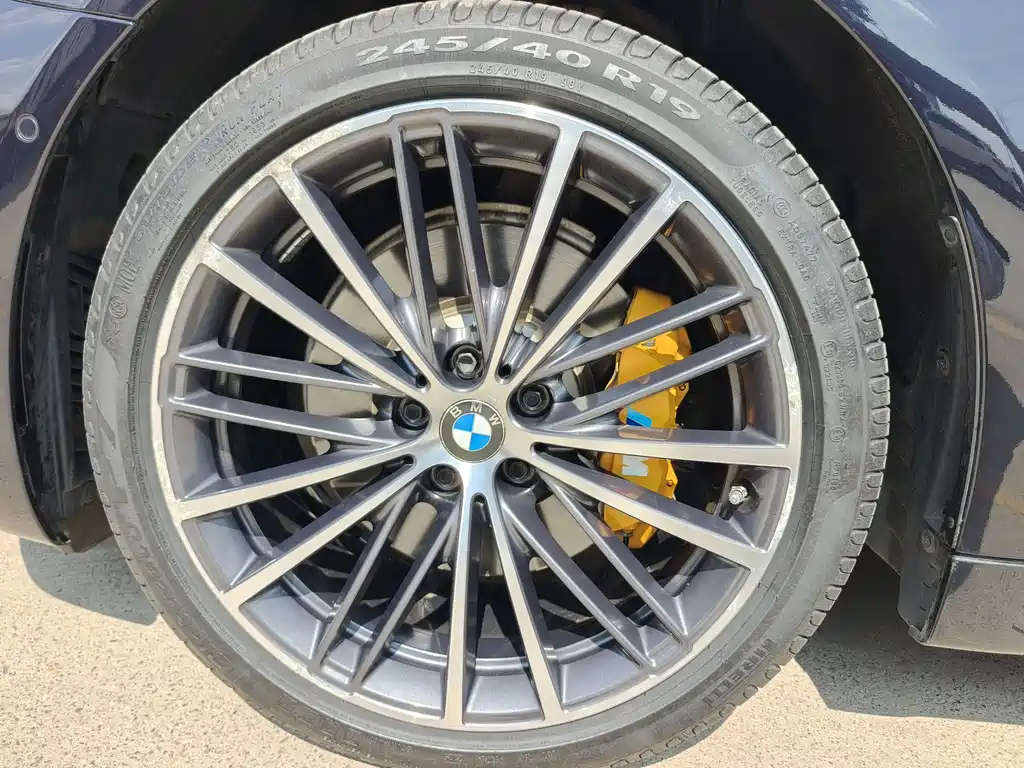 BMW 5 Series — миниатюра 23