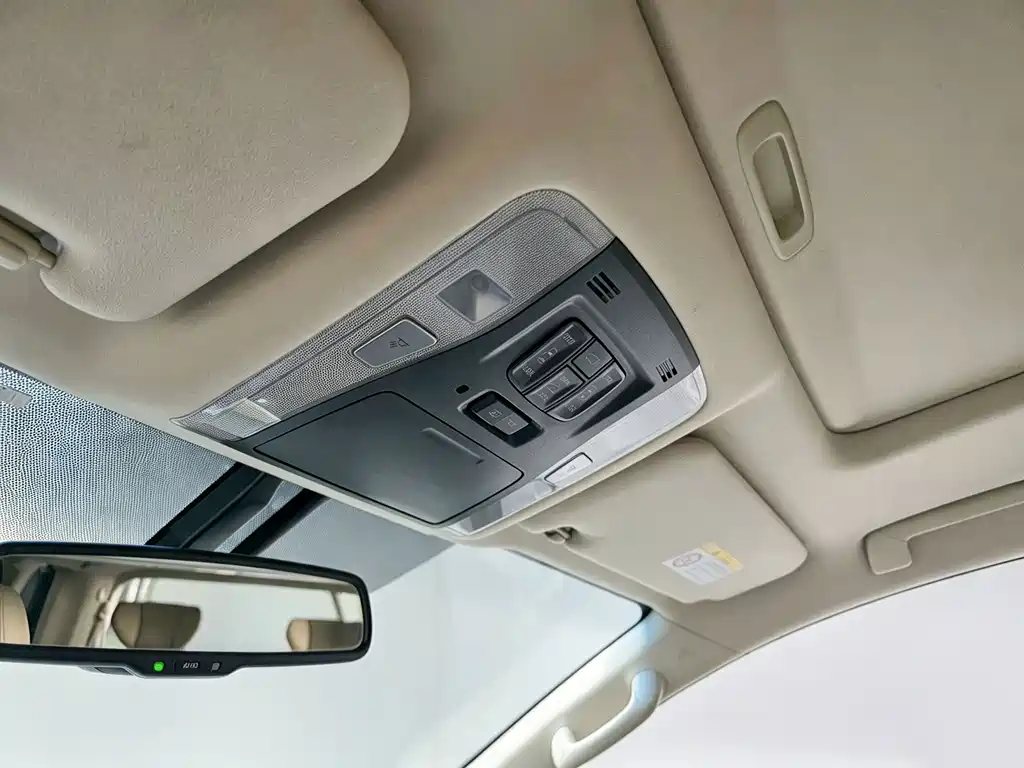 Toyota Alphard — миниатюра 18