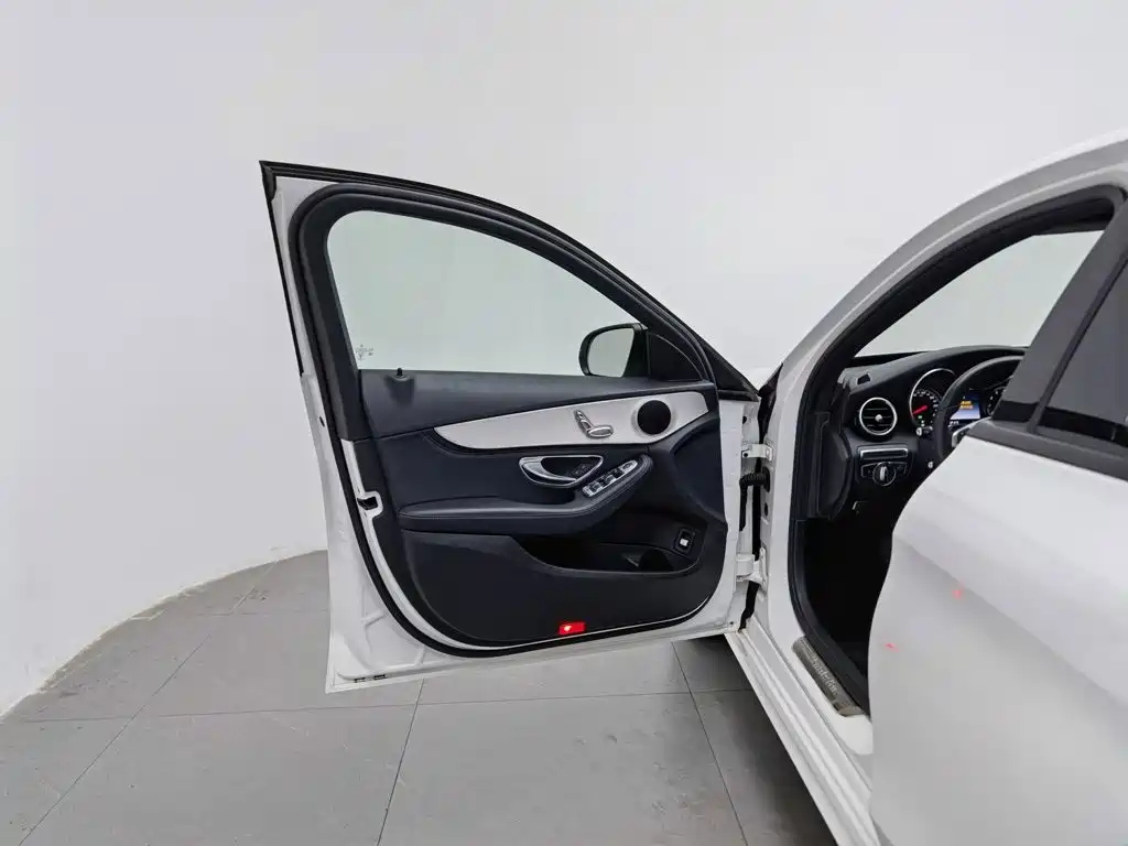 Mercedes-Benz C-Class — миниатюра 8