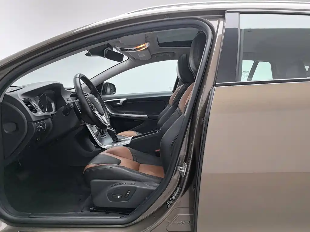Volvo V60 — миниатюра 10